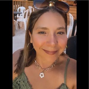 Meet your Posher, Eleyda